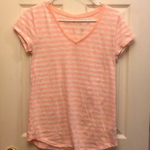 Comfy Gap peach and white striped vneck!❤️